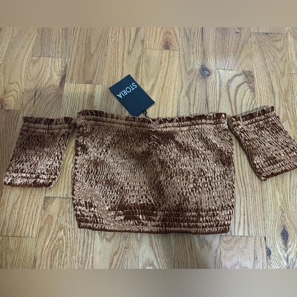 Rust off the shoulder velvet smocked crop top - Picture 3 of 3